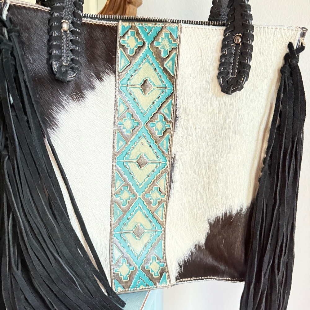 Trinity Ranch Cowhide Shoulder Bag With Fringe - Picture 9 of 15